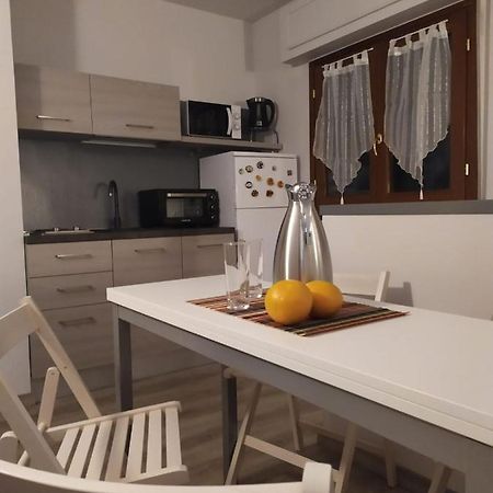 Appartamento In Villa Con Giardino A 300M Dal Lago Maggiore Castelletto sopra Ticino Exteriör bild